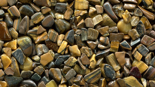 Notre guide incontournable sur les pierres de couleur marron : origine, symbolique et énergie en lithothérapie