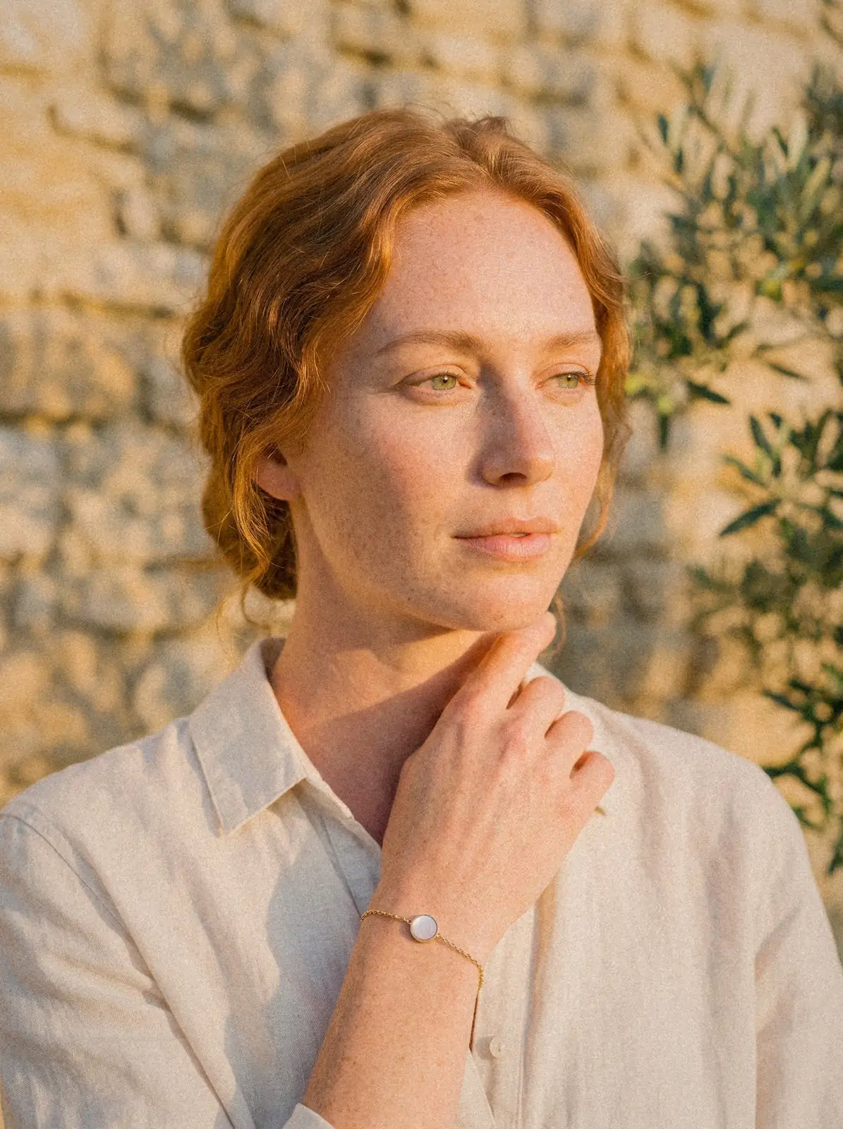 La parure Collier Origine - Nacre rose portée