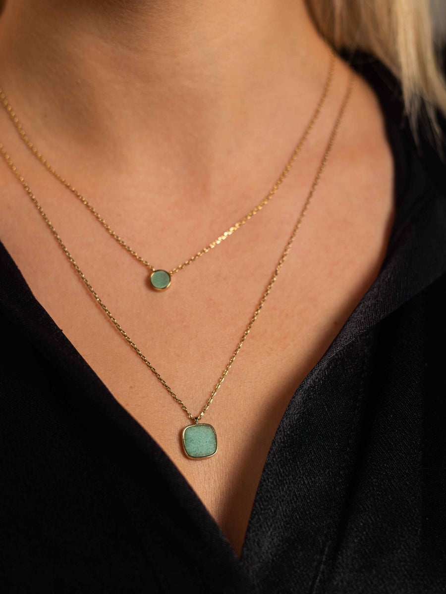 Photo modèle 3 - Collier long Muse - Aventurine verte