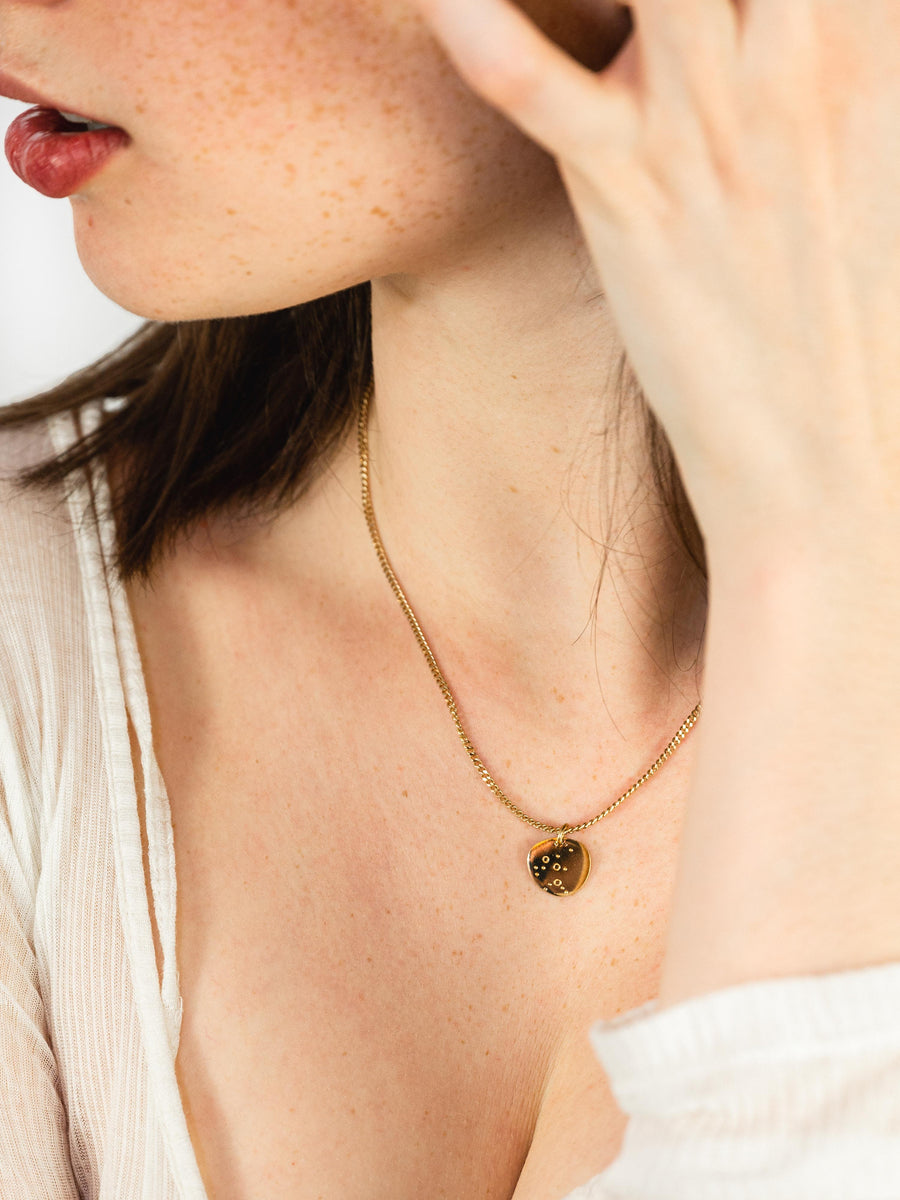 Photo modèle 4 - Collier Zodiaque - Verseau