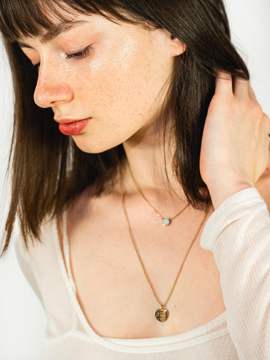 Photo modèle 1 - Collier Zodiaque - Verseau